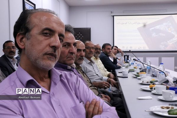 محفل خاطره‌گویی خلبانان جنگنده دوران دفاع مقدس در قم