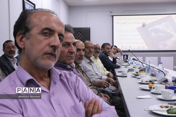 محفل خاطره‌گویی خلبانان جنگنده دوران دفاع مقدس در قم
