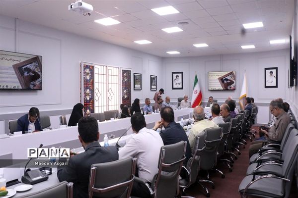 محفل خاطره‌گویی خلبانان جنگنده دوران دفاع مقدس در قم