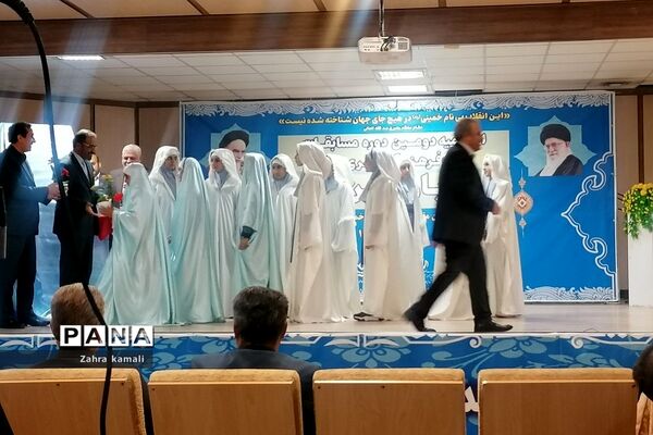 اختتامیه مسابقه کشوری مهربان‌ترین پدر در کانون فرهنگی تربیتی آفتاب در مرقد مطهر امام خمینی(ره)