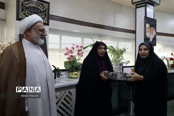 تجلیل به مناسبت روز دختر