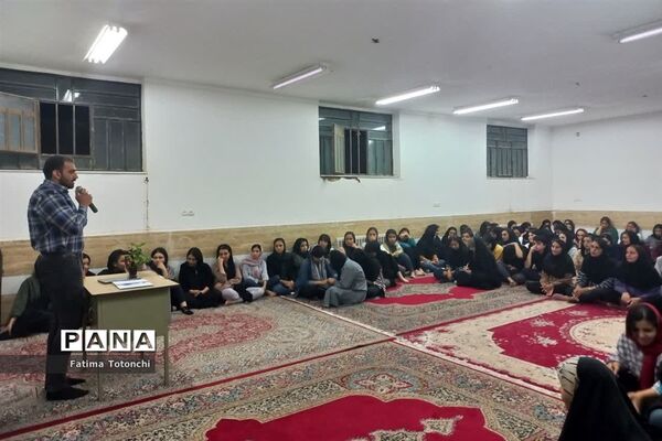 برگزاری کارگاه آسیب‌های فضای مجازی در دانشگاه آزاد نی‌ریز