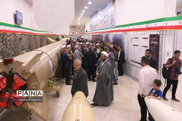 بازدید مدیران دستگاه‌های اجرایی قم از نمایشگاه توانمندی‌های هوافضا