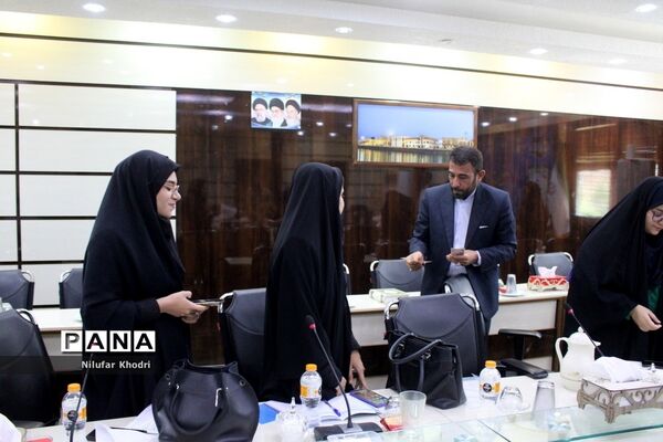 جلسه هم‌اندیشی طرح دانش‌آموز تراز انقلاب اسلامی در بوشهر