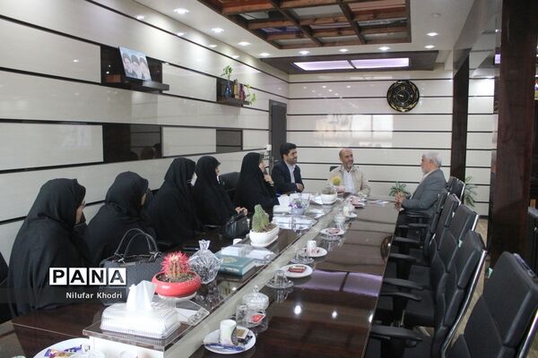 نشست معلمان گام دوم انقلاب با فرمانده دوران دفاع مقدس
