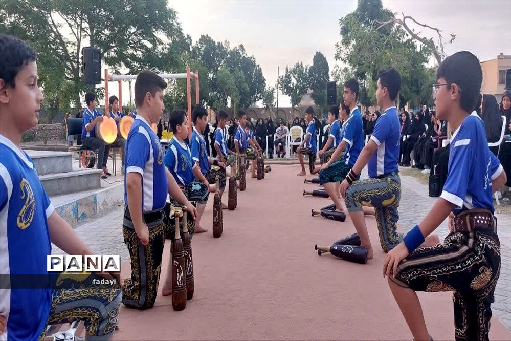 اجرای برنامه ورزشی زورخانه‌ای در حاشیه مراسم سوم خرداد سالروز آزاد سازی خرمشهر در اردستان