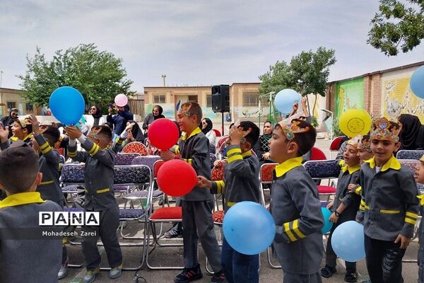 برگزاری مراسم جشن الفبا در مدرسه شهدای غزه شهرستان‌قرچک
