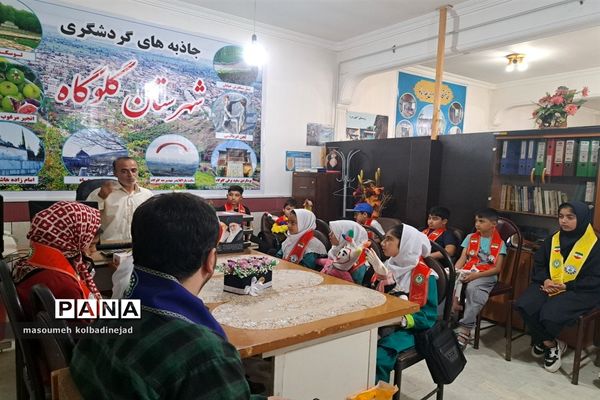 دیدار اعضای سازمان دانش‌آموزی گلوگاه با رئیس اداره میراث فرهنگی