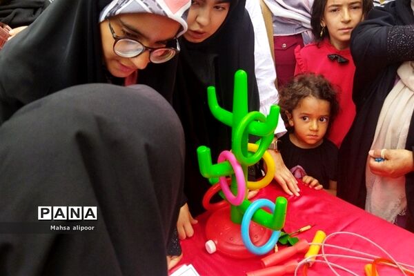 برگزاری جشن بزرگ دختران آینه در پارک بانوان شهرستان قرچک