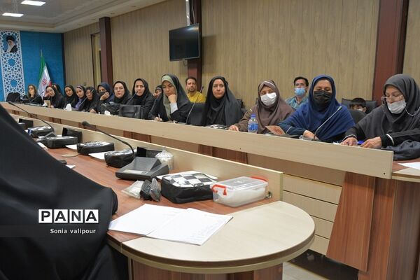 برگزاری کارگاه شطرنج در اداره آموزش و پرورش بهارستان۲