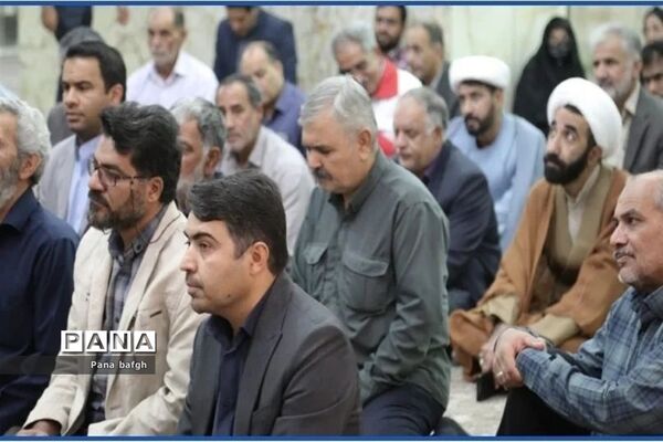 عطرافشانی و گلباران گلزار شهدای بافق