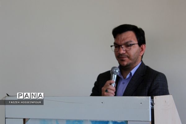 تجلیل از دانش‌آموزان برتر مدارس اورین بهارستان‌2 به‌مناسبت دهه کرامت