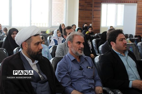 تجلیل از دانش‌آموزان برتر مدارس اورین بهارستان‌2 به‌مناسبت دهه کرامت