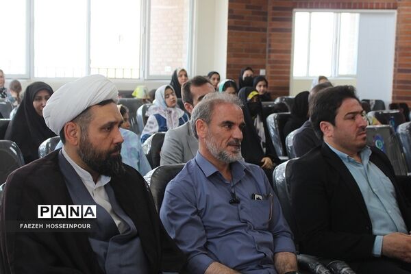 تجلیل از دانش‌آموزان برتر مدارس اورین بهارستان‌2 به‌مناسبت دهه کرامت