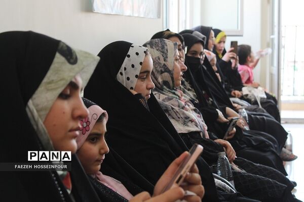 تجلیل از دانش‌آموزان برتر مدارس اورین بهارستان‌2 به‌مناسبت دهه کرامت