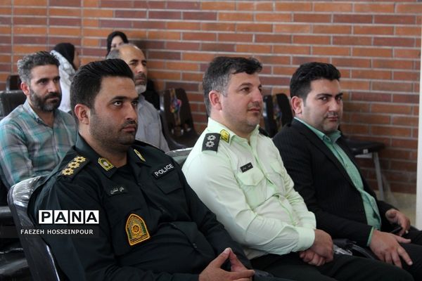 تجلیل از دانش‌آموزان برتر مدارس اورین بهارستان‌2 به‌مناسبت دهه کرامت