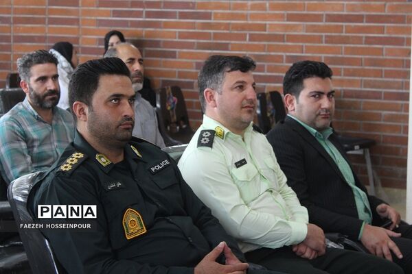 تجلیل از دانش‌آموزان برتر مدارس اورین بهارستان‌2 به‌مناسبت دهه کرامت