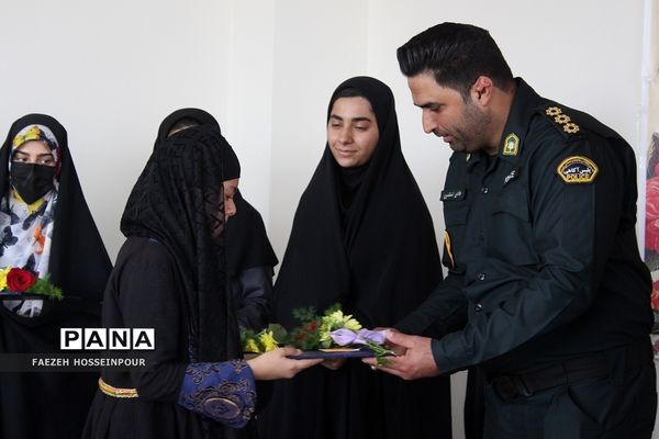 تجلیل از دانش‌آموزان برتر مدارس اورین بهارستان‌2 به‌مناسبت دهه کرامت