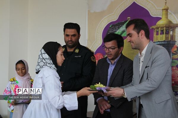 تجلیل از دانش‌آموزان برتر مدارس اورین بهارستان‌2 به‌مناسبت دهه کرامت