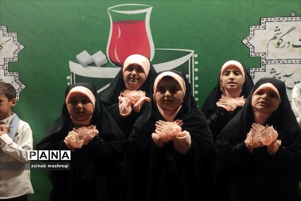 برپایی چایخانه رضوی در پارک آیت‌اله مدنی کاشان، همزمان با دهه کرامت