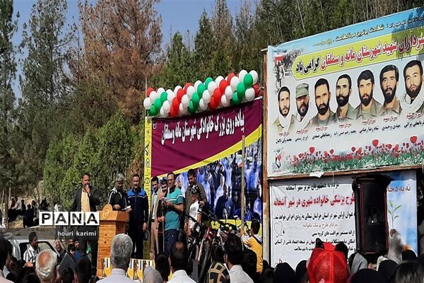 پیاده‌روی خانوادگی به‌مناسبت دهه کرامت در شهرستان مانه وسملقان
