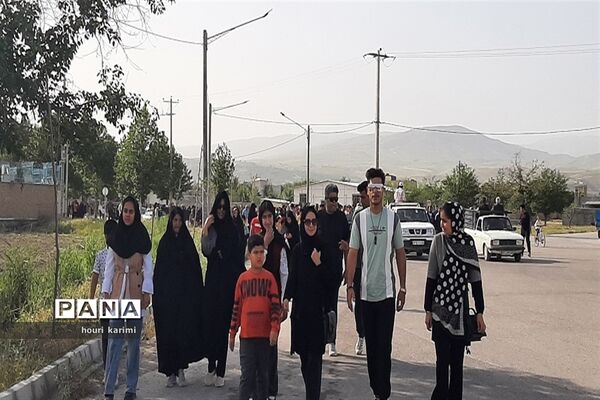 پیاده‌روی خانوادگی به‌مناسبت دهه کرامت در شهرستان مانه وسملقان