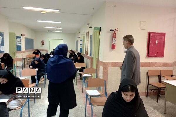 بازدید رئیس مرکز سنجش و پایش وزارت آموزش و پرورش از حوزه‌های اجرای امتحانات نهایی خردادماه رودهن