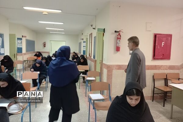 بازدید رئیس مرکز سنجش و پایش وزارت آموزش و پرورش از حوزه‌های اجرای امتحانات نهایی خردادماه رودهن