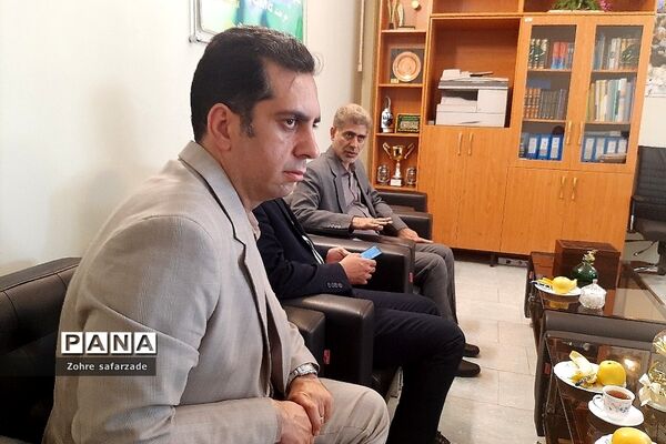 بازدید رئیس مرکز سنجش و پایش وزارت آموزش و پرورش از حوزه‌های اجرای امتحانات نهایی خردادماه رودهن