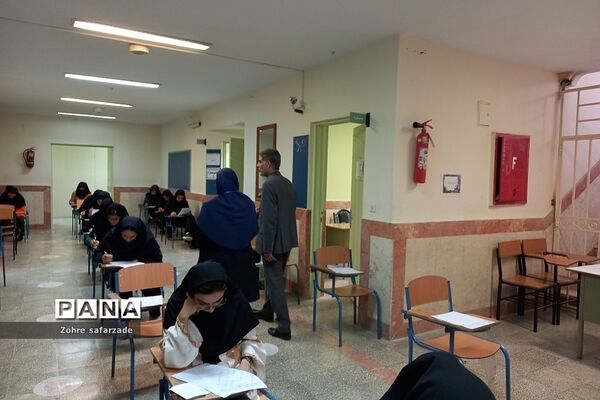 بازدید رئیس مرکز سنجش و پایش وزارت آموزش و پرورش از حوزه‌های اجرای امتحانات نهایی خردادماه رودهن