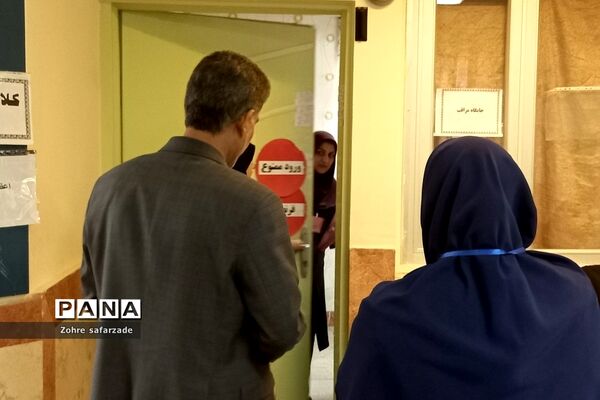 بازدید رئیس مرکز سنجش و پایش وزارت آموزش و پرورش از حوزه‌های اجرای امتحانات نهایی خردادماه رودهن