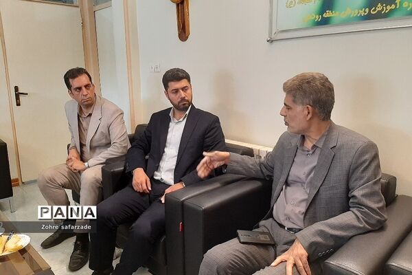 بازدید رئیس مرکز سنجش و پایش وزارت آموزش و پرورش از حوزه‌های اجرای امتحانات نهایی خردادماه رودهن