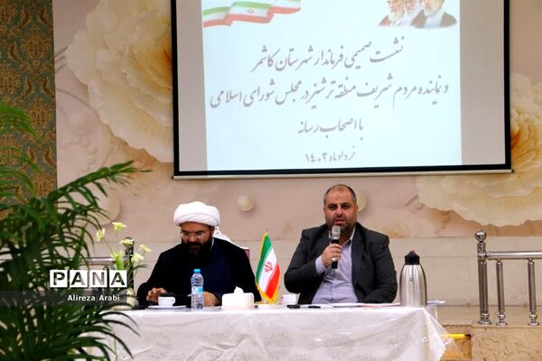نشست صمیمی فرماندار کاشمر و نماینده ترشیز با اصحاب رسانه
