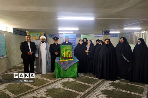 حضور خادمان آستان قدس رضوی به همراه پرچم مقدس امام رضا (ع)