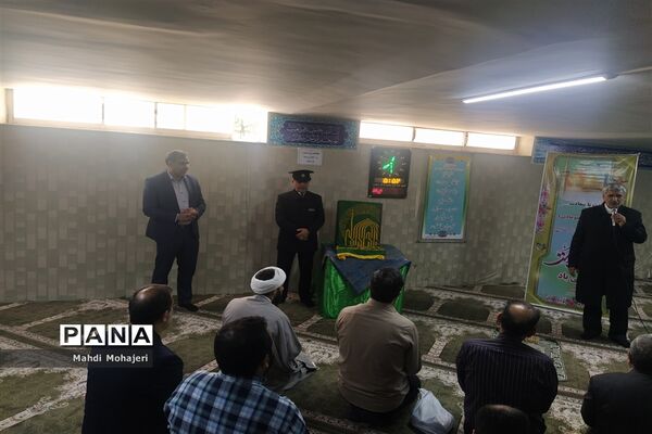 حضور خادمان آستان قدس رضوی به همراه پرچم مقدس امام رضا (ع)