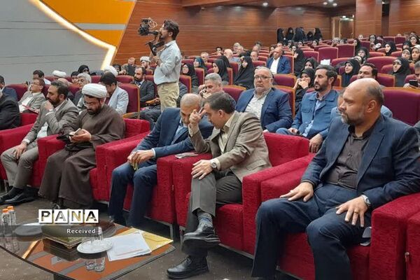 ‌مراسم تجلیل از برگزیدگان «جایزه استانی جمعیت» استانداری تهران