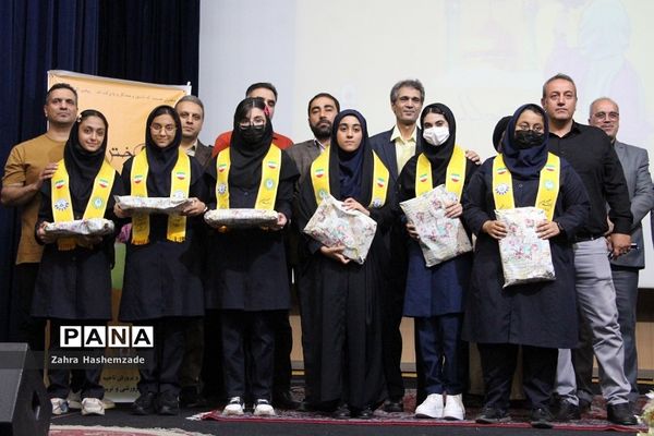 همایش پدر دختری با عنوان دختر بابا به‌مناسبت دهه کرامت در فرهنگسرای ولاء ناحیه یک شهرری