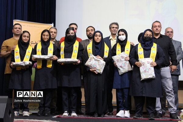 همایش پدر دختری با عنوان دختر بابا به‌مناسبت دهه کرامت در فرهنگسرای ولاء ناحیه یک شهرری