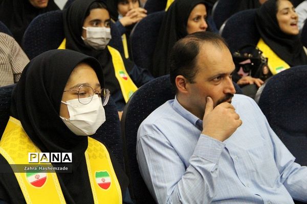 همایش پدر دختری با عنوان دختر بابا به‌مناسبت دهه کرامت در فرهنگسرای ولاء ناحیه یک شهرری