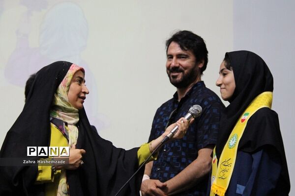 همایش پدر دختری با عنوان دختر بابا به‌مناسبت دهه کرامت در فرهنگسرای ولاء ناحیه یک شهرری