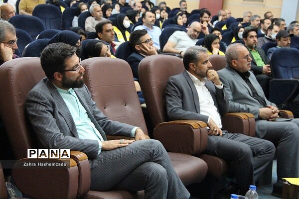 همایش پدر دختری با عنوان دختر بابا به‌مناسبت دهه کرامت در فرهنگسرای ولاء ناحیه یک شهرری