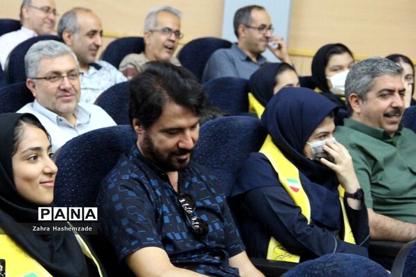 همایش پدر دختری با عنوان دختر بابا به‌مناسبت دهه کرامت در فرهنگسرای ولاء ناحیه یک شهرری