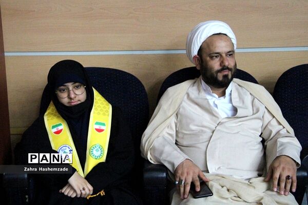 همایش پدر دختری با عنوان دختر بابا به‌مناسبت دهه کرامت در فرهنگسرای ولاء ناحیه یک شهرری