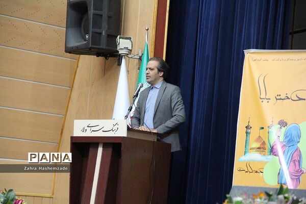 همایش پدر دختری با عنوان دختر بابا به‌مناسبت دهه کرامت در فرهنگسرای ولاء ناحیه یک شهرری