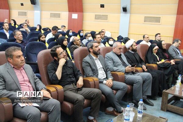 همایش پدر دختری با عنوان دختر بابا به‌مناسبت دهه کرامت در فرهنگسرای ولاء ناحیه یک شهرری