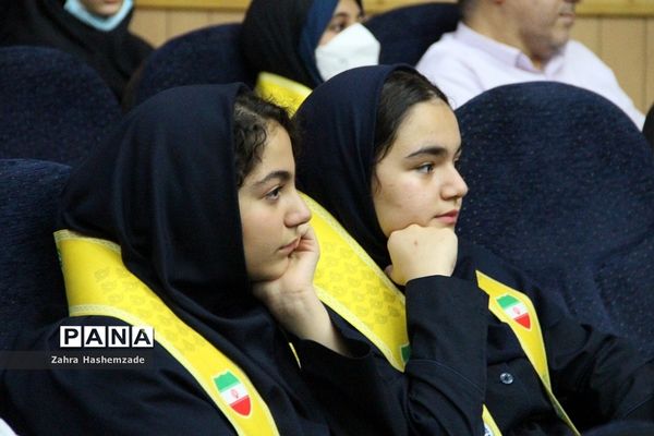 همایش پدر دختری با عنوان دختر بابا به‌مناسبت دهه کرامت در فرهنگسرای ولاء ناحیه یک شهرری