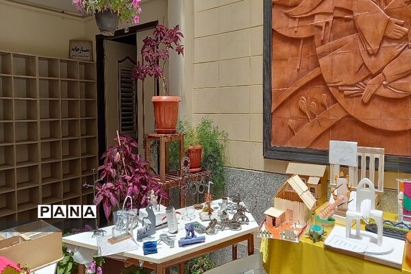 نمایشگاه دستاوردهای هنرستان‌های سطح شهرکرد