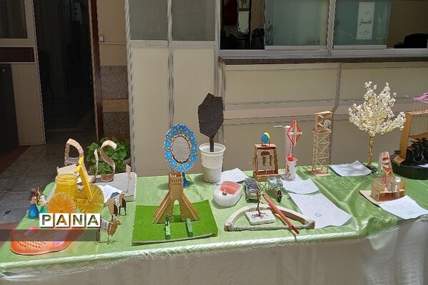 نمایشگاه دستاوردهای هنرستان‌های سطح شهرکرد