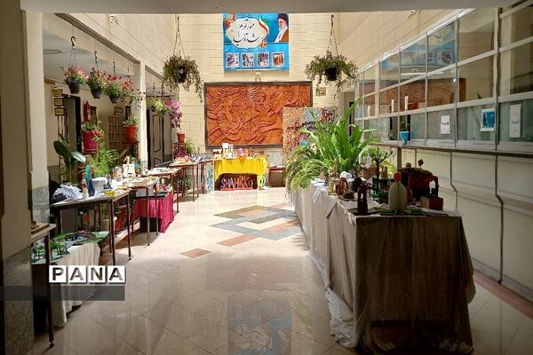 نمایشگاه دستاوردهای هنرستان‌های سطح شهرکرد