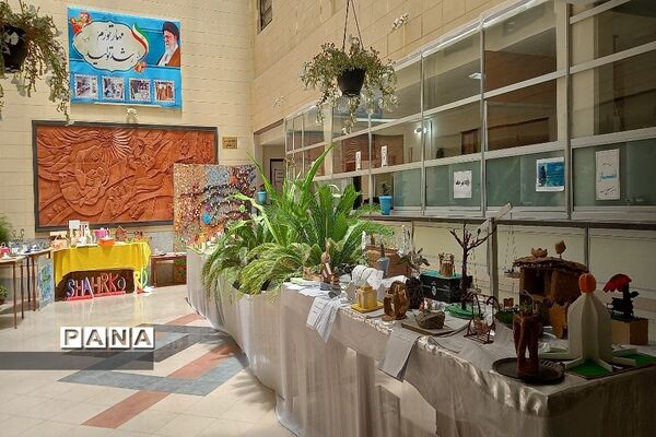 نمایشگاه دستاوردهای هنرستان‌های سطح شهرکرد